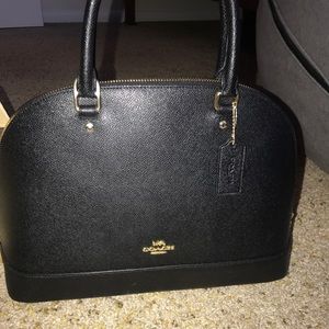 Med size Coach purse and matching wallet